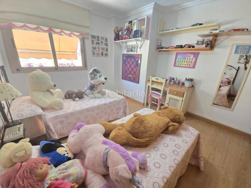 Foto 758ec9ad-f686-43e2-afd2-32df9cec1894. Casa amb aparcament a Centro Sant Vicent del Raspeig