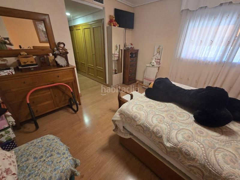 Foto a29341ef-2e44-4279-a959-67960e950713. Casa amb aparcament a Centro Sant Vicent del Raspeig