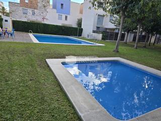 Maison à Centro. Venta de bungalow en urbanización con piscina en zona sur de san
