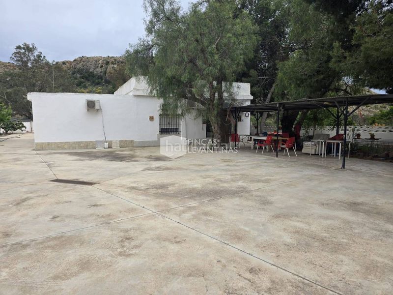 Foto 61150a89-7fba-47d5-9ce6-60a9fdcc7c56. Casa amb aparcament piscina a Novelda