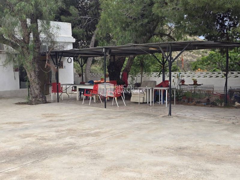 Foto 75688bcf-f233-4ce5-8c50-670b20edc093. Casa amb aparcament piscina a Novelda