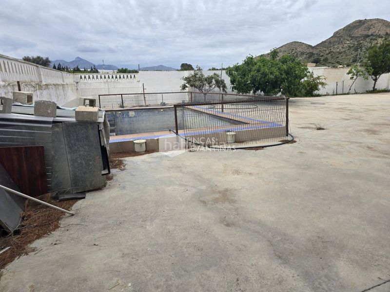 Foto c28c4841-fbc5-4599-8baf-d110aab0e151. Casa amb aparcament piscina a Novelda