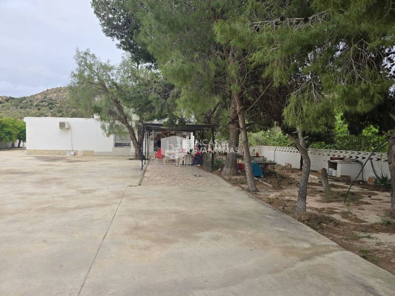 Foto fa147771-f979-4bd0-ba3c-759222291fa6. Casa amb aparcament piscina a Novelda