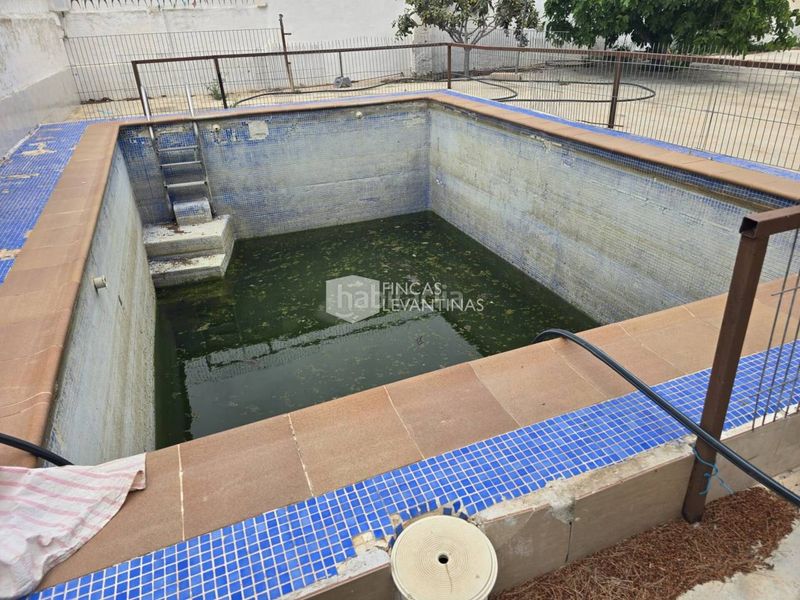 Foto fa643352-2933-4681-bdc2-234aece00f03. Casa amb aparcament piscina a Novelda