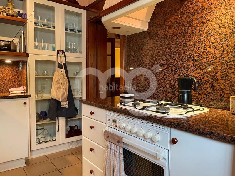 Foto 5bf00014-f252-4496-93cc-6e0ba195e582. Casa bifamiliare con parcheggio in Teià