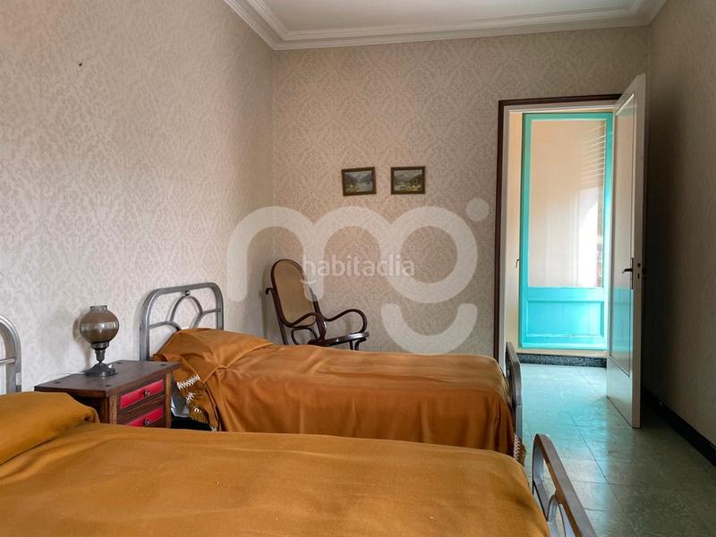 Foto b8ee9d6d-ce08-41dc-9ef3-a98a9cebf122. Casa bifamiliare con parcheggio in Teià