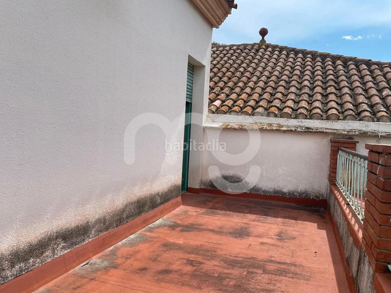 Foto d3e454ff-a26a-425e-a0f2-69f14af64c20. Casa bifamiliare con parcheggio in Teià