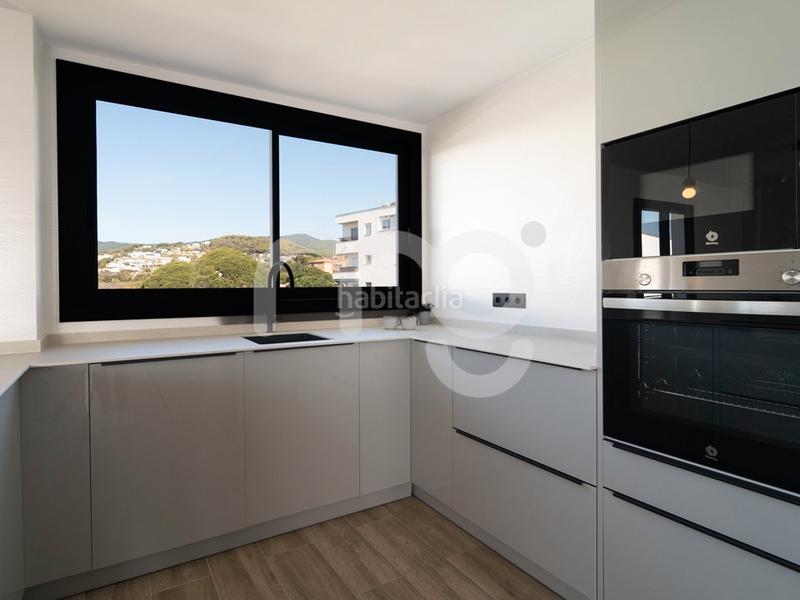 Foto 0f8f41a2-2c0d-4d0b-963f-9386c7129a76. Àtic amb xemeneia calefacció aparcament piscina a Sant Andreu de Llavaneres