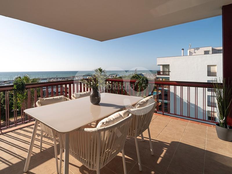 Foto 15e1eaf1-1391-4947-b25b-4fd1042ba4db. Àtic amb xemeneia calefacció aparcament piscina a Sant Andreu de Llavaneres