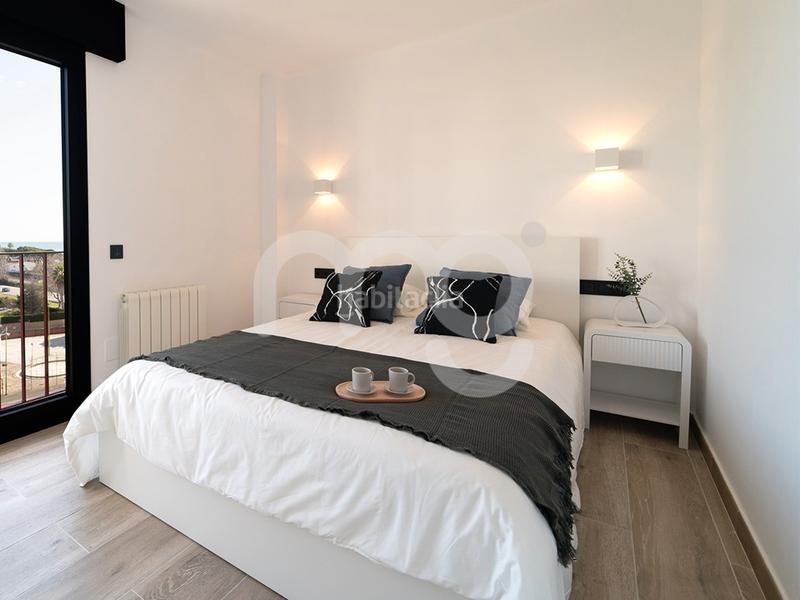 Foto 97d328d6-8153-4a77-8048-36ae69e4b262. Àtic amb xemeneia calefacció aparcament piscina a Sant Andreu de Llavaneres