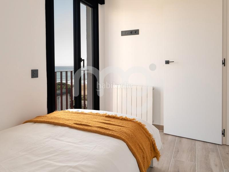 Foto a903877f-bdc5-4ebb-9963-d1baa03f98ad. Àtic amb xemeneia calefacció aparcament piscina a Sant Andreu de Llavaneres