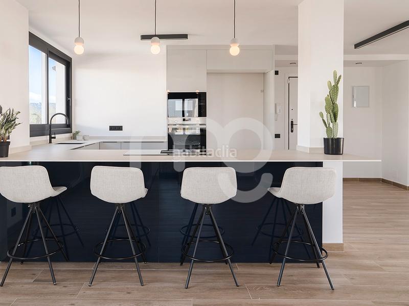 Foto b5fff5bb-b8b9-4624-864d-a1e409999153. Àtic amb xemeneia calefacció aparcament piscina a Sant Andreu de Llavaneres