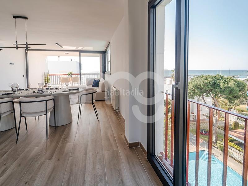 Foto cfc48942-24ff-4623-9286-d747edd260f8. Àtic amb xemeneia calefacció aparcament piscina a Sant Andreu de Llavaneres