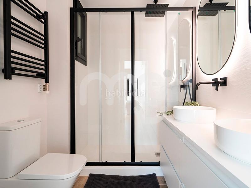 Foto dcf3d27a-7361-4b9c-98f8-0e1410e4add7. Àtic amb xemeneia calefacció aparcament piscina a Sant Andreu de Llavaneres