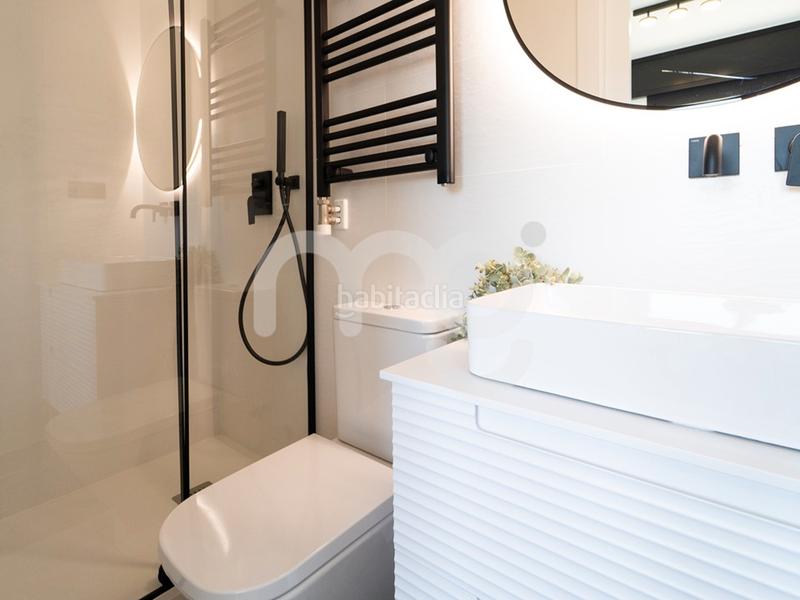 Foto e8122ebd-bfb0-4e48-be94-9ed8f6d04d2d. Àtic amb xemeneia calefacció aparcament piscina a Sant Andreu de Llavaneres