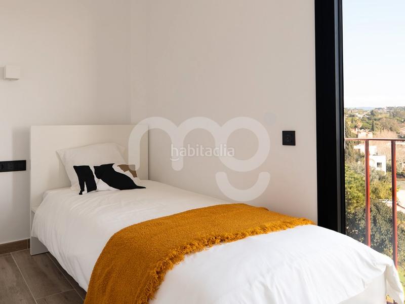 Foto f46f2163-85b5-467a-a554-f7a31acadc67. Àtic amb xemeneia calefacció aparcament piscina a Sant Andreu de Llavaneres