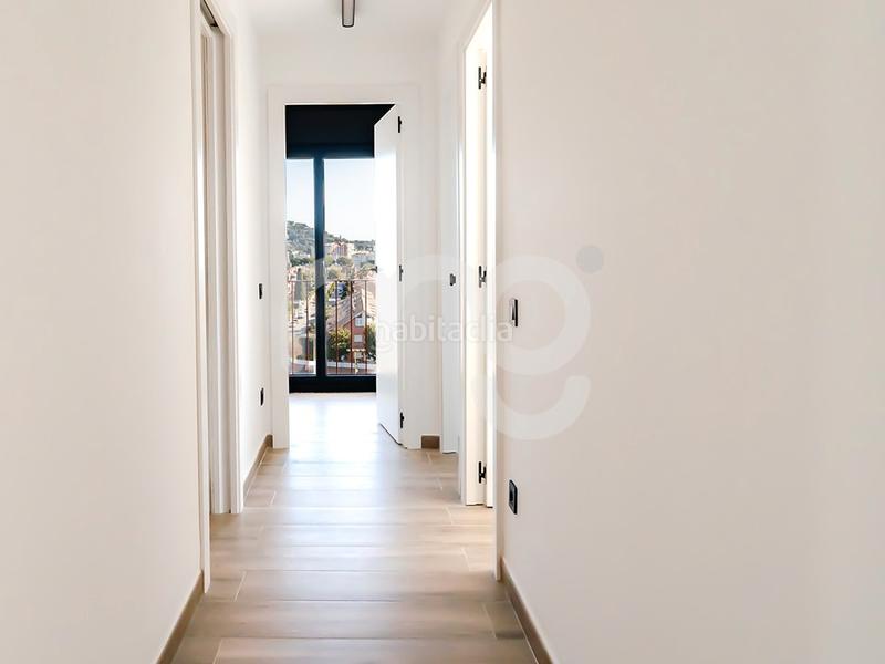 Foto f65a95a8-e83d-4e4d-b20a-d83b4ea1bd99. Àtic amb xemeneia calefacció aparcament piscina a Sant Andreu de Llavaneres