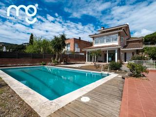 Chalet  Carrer de montcabrer. Casa en vilassar de dalt