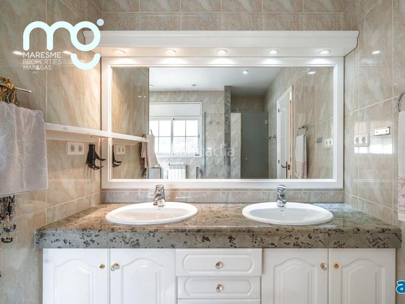 Foto 9577734e-90fb-4b89-8ee4-7da4c3230fea. Casa adosada espectacular casa en premia de mar en Premià de Mar