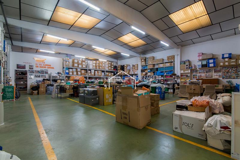 Foto 05b0722d-53f5-40ab-9783-faf728deb0fa. Industrial building in Bon Pastor Barcelona