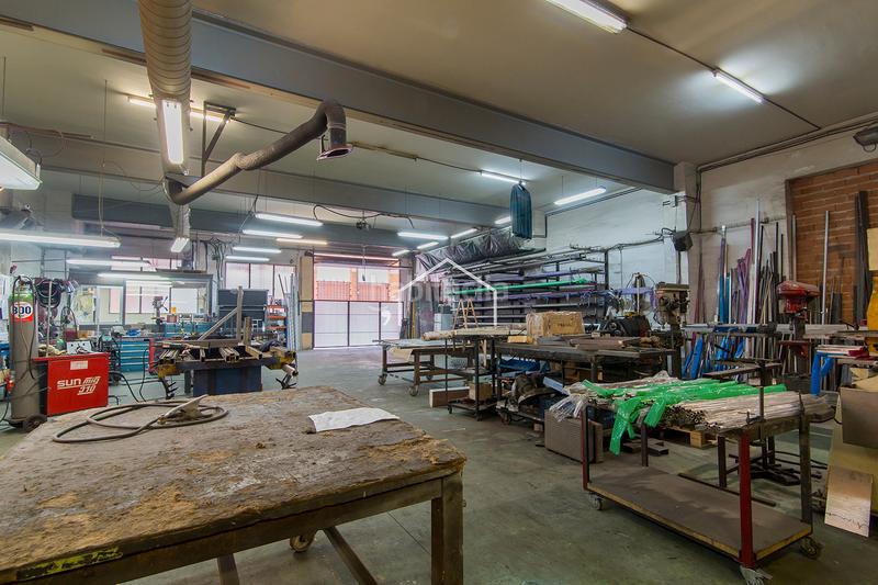 Foto 3a6754d5-5c47-4c6a-b5ec-e709a632db33. Industrial building in Bon Pastor Barcelona