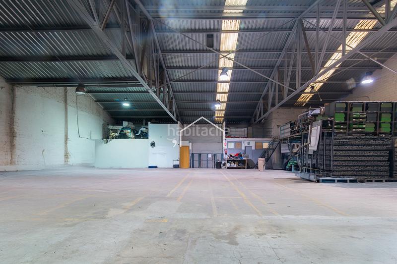 Foto 3cee2c5b-bdab-4dca-9646-83e5bcb48539. Industrial building in Bon Pastor Barcelona