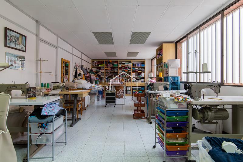 Foto 543c00db-bbc1-4a29-9a9f-a708f3f6567d. Industrial building in Bon Pastor Barcelona