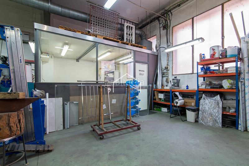 Foto 7027f6d5-99c9-4edb-adef-bdb126c07b8a. Industrial building in Bon Pastor Barcelona