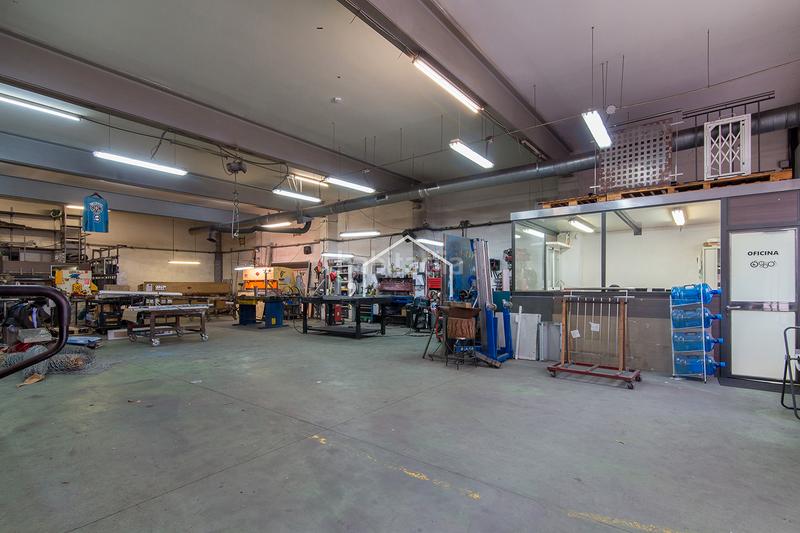 Foto 7ccd8c2a-3023-47f5-a129-7394c571d4b2. Industrial building in Bon Pastor Barcelona