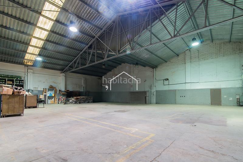 Foto 99f9b585-20bf-4145-893d-0a3f4495dcac. Industrial building in Bon Pastor Barcelona