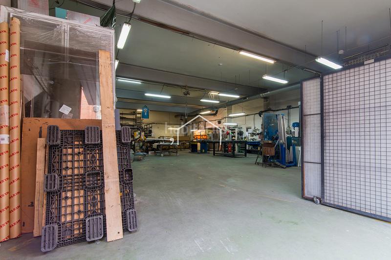 Foto ac49b716-3d11-4c0c-aaae-84e50f9a5e4e. Industrial building in Bon Pastor Barcelona