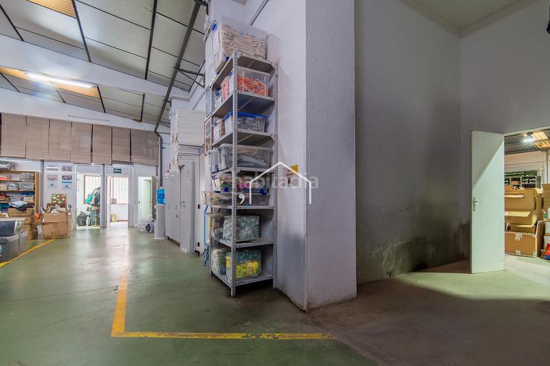 Foto aefe414d-1303-4f0a-b173-8ad0d2a34b2e. Industrial building in Bon Pastor Barcelona