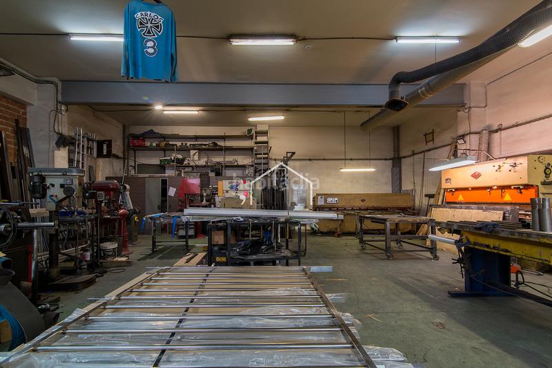 Foto b1f052fb-33ea-4127-8848-40116cf19386. Industrial building in Bon Pastor Barcelona