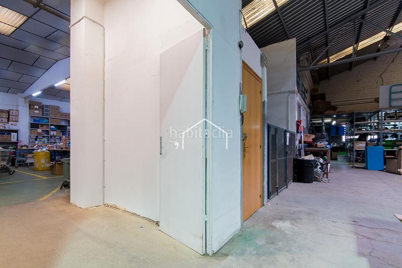 Foto ce45021a-c018-48d8-a6e4-c3bcf0a8fd45. Industrial building in Bon Pastor Barcelona
