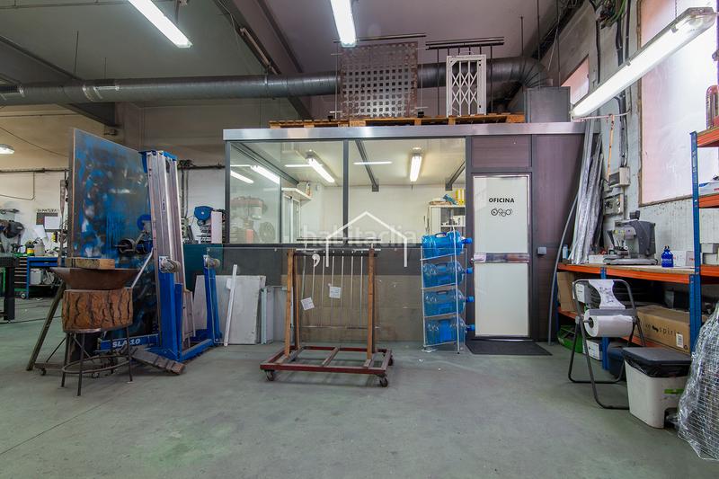 Foto f8088dab-29a6-43ea-94c8-b14c9f0c15c7. Industrial building in Bon Pastor Barcelona