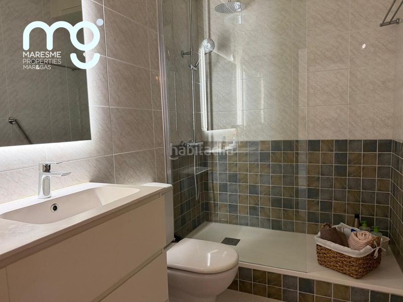 Foto 4851b5a6-d105-423f-8088-51b4608a177b. Casa aparellada amb xemeneia calefacció aparcament piscina a Premià de Mar