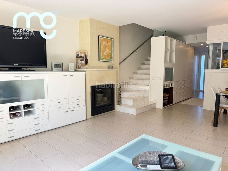 Foto 611f7502-3ecf-4c7a-bd29-a23b01362351. Casa aparellada amb xemeneia calefacció aparcament piscina a Premià de Mar