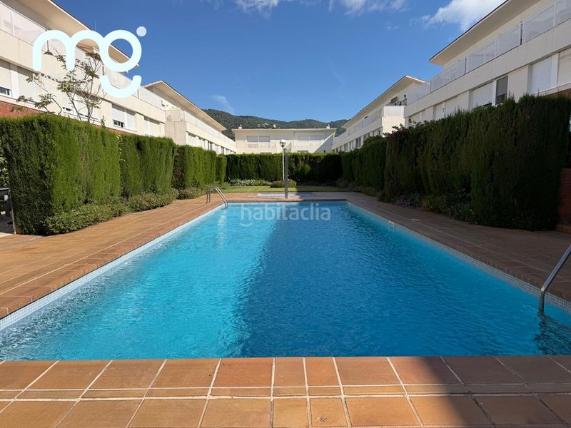 Foto a72979b5-ecf4-4a29-99f5-d2632b03e319. Casa aparellada amb xemeneia calefacció aparcament piscina a Premià de Mar