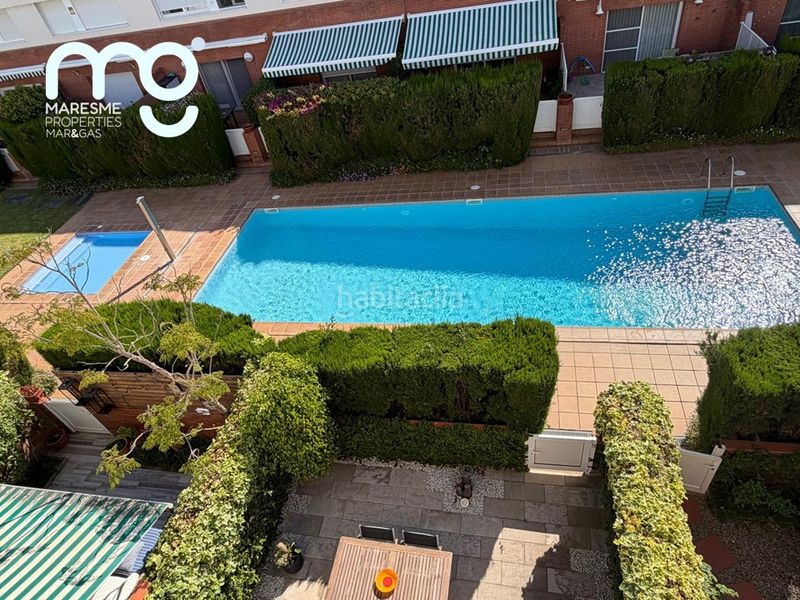 Foto dd6f9fa9-ae3f-4f22-9f2b-13eb20277d28. Casa aparellada amb xemeneia calefacció aparcament piscina a Premià de Mar