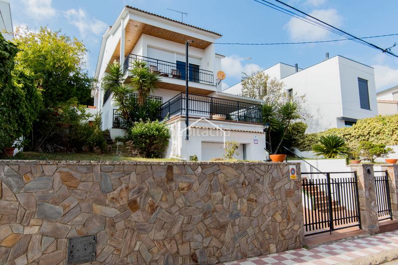 Foto 14eabaa9-dc80-4383-a372-61c28376cb1a. Chalet ¡oportunidad única! venta de una espectacular casa a cuatro vientos en una zona privilegiada en Masnou (El)
