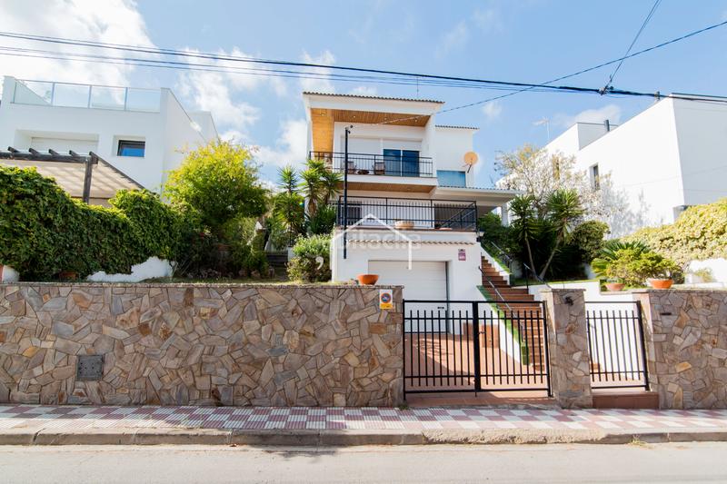 Foto cddb7a9f-f76b-471c-9998-340446b5c215. Chalet ¡oportunidad única! venta de una espectacular casa a cuatro vientos en una zona privilegiada en Masnou (El)