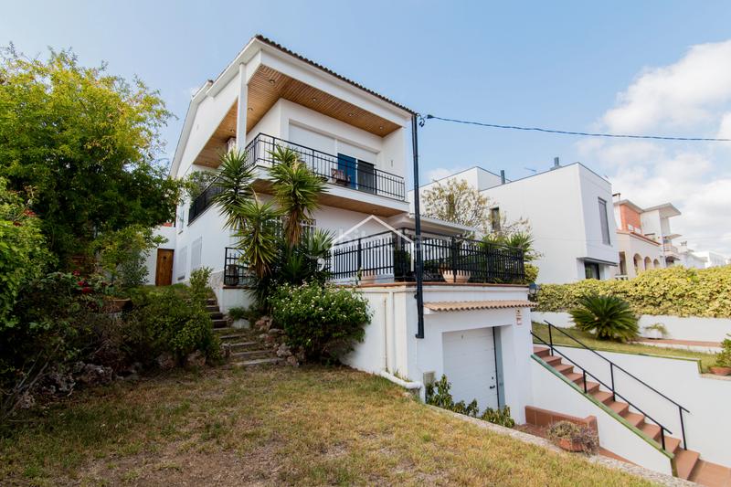 Foto fc083e58-976a-4c7a-be1b-463ca0cb00e0. Chalet ¡oportunidad única! venta de una espectacular casa a cuatro vientos en una zona privilegiada en Masnou (El)