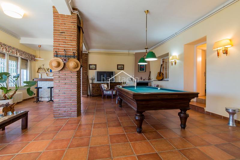 Foto 0c4e327f-6349-4cbb-8376-4fc6428f7946. Chalet casa unifamiliar con piscina y jardín en Premià de Dalt