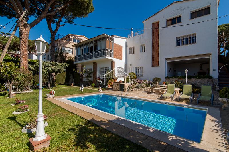 Foto 98871412-965d-494b-a7c4-ebd41b41044d. Chalet casa unifamiliar con piscina y jardín en Premià de Dalt