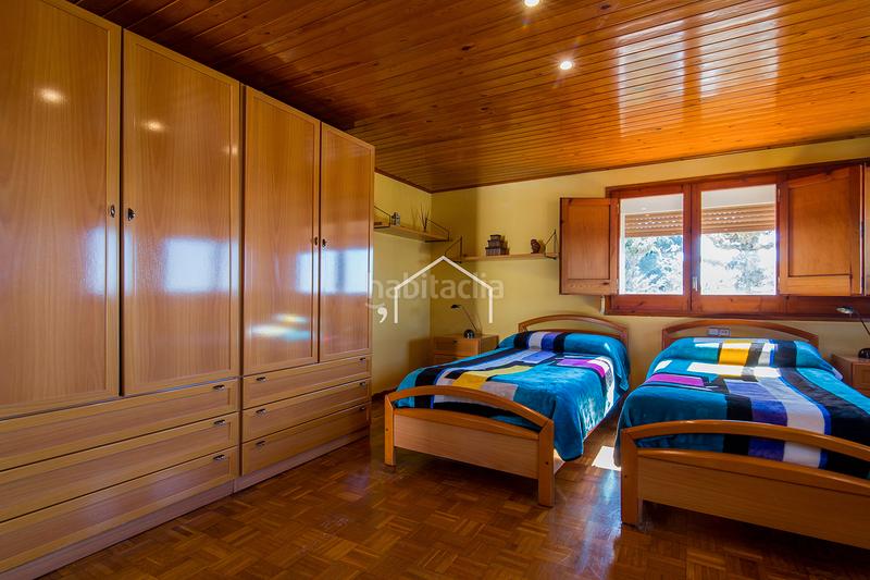 Foto 9b3e3a3d-0894-4867-87bf-c3736f494d54. Chalet casa unifamiliar con piscina y jardín en Premià de Dalt