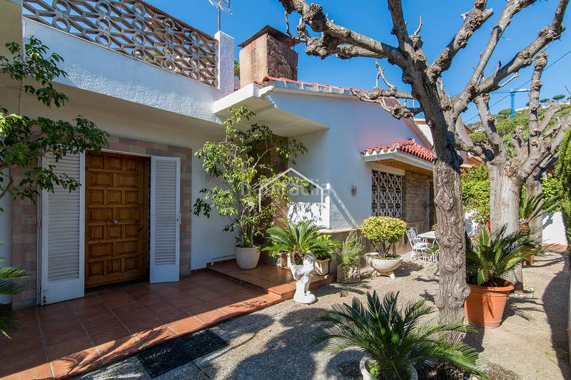 Foto b27374d7-b021-4387-803a-61afdee82ee8. Chalet casa unifamiliar con piscina y jardín en Premià de Dalt