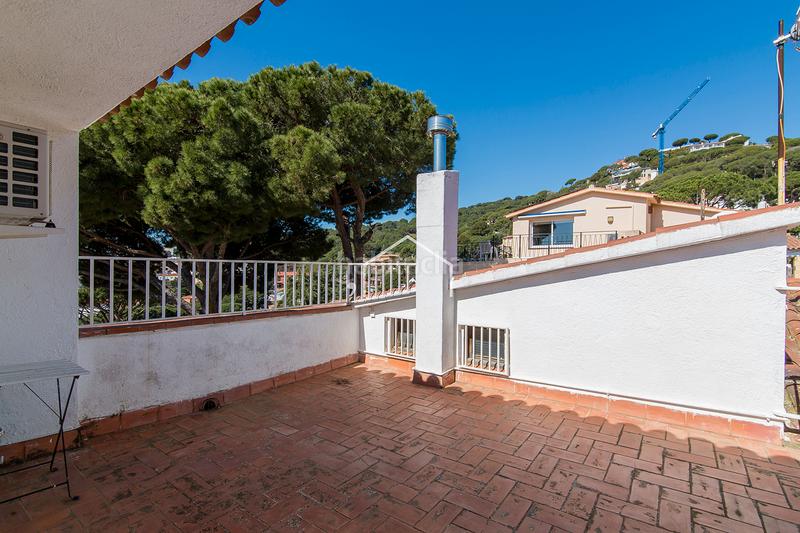 Foto c834aa67-5f54-4b95-a968-2cc4a2a6a23f. Chalet casa unifamiliar con piscina y jardín en Premià de Dalt