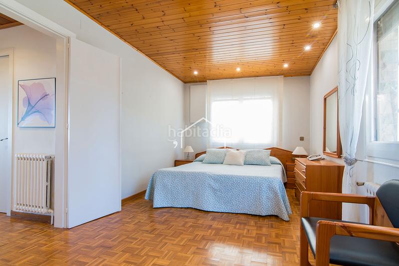 Foto df497843-7b87-4236-ba0f-b3d411d47295. Chalet casa unifamiliar con piscina y jardín en Premià de Dalt