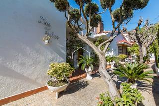 Xalet  Avinguda flix millet. Casa unifamiliar con piscina y jardn