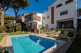 Xalet  Avinguda flix millet. Casa unifamiliar con piscina y jardn